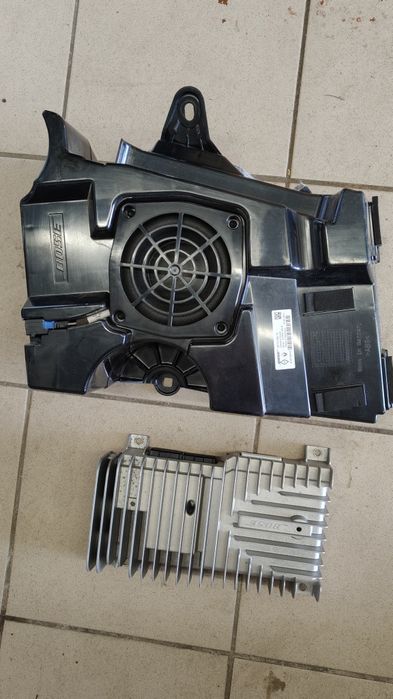 Wzmacniacz i subwoofer Bose do Renault Laguna 3
