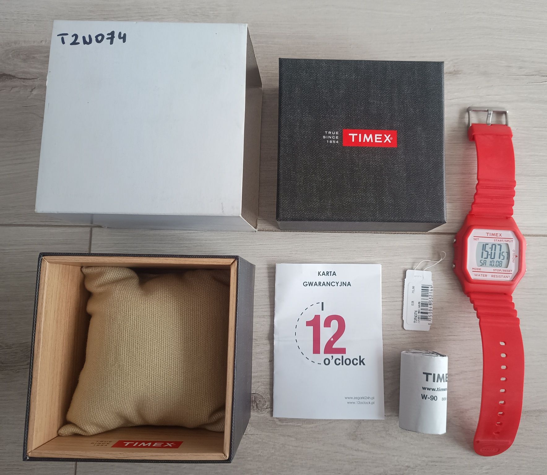 Zegarek Timex T2N074 retro vintage nie używany.