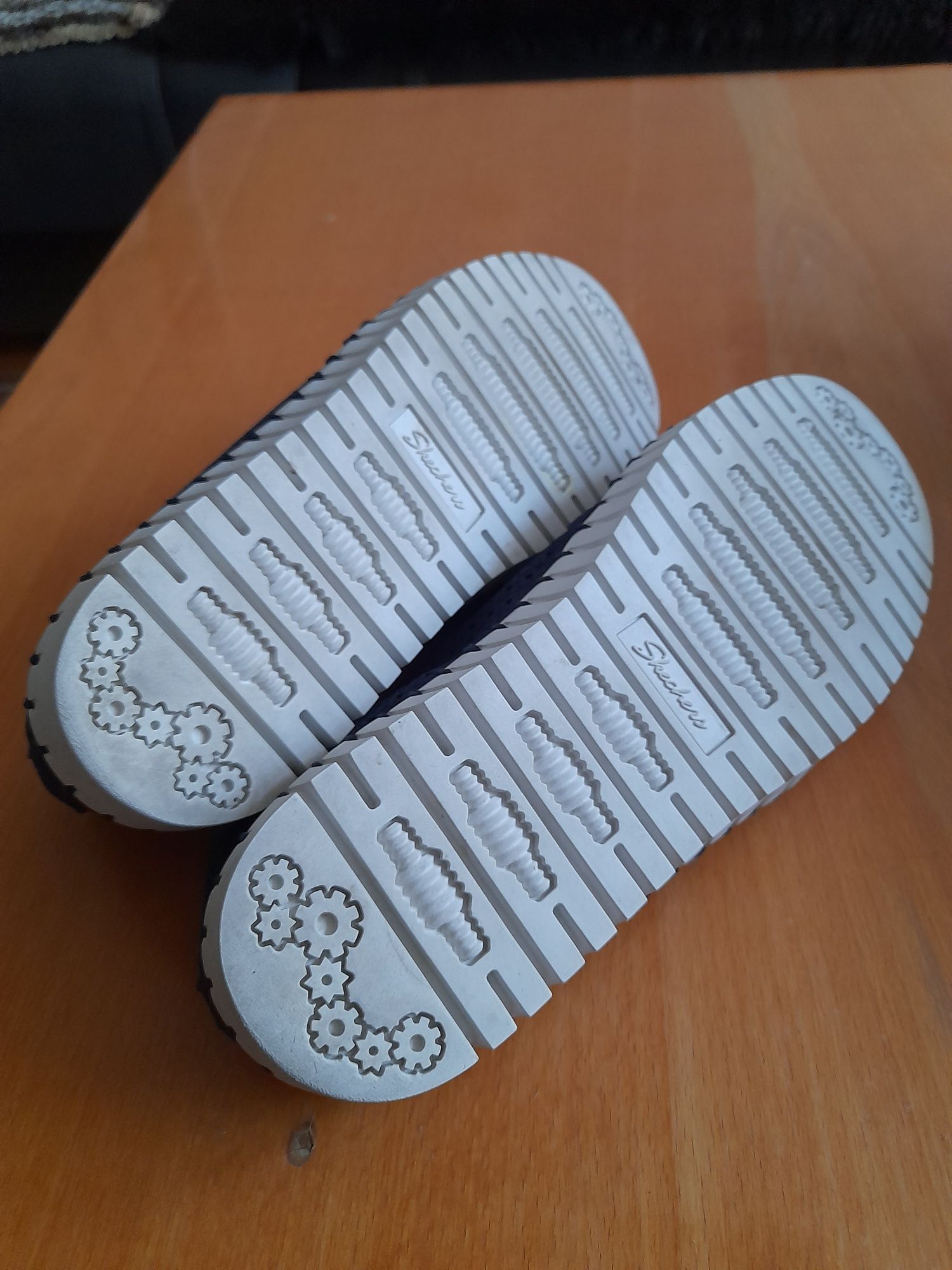 Skechers сліпони 39р., кросівки Clarks 38p.
