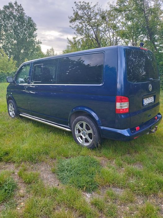 Sprzedam Volkswagen Transporter caravella 9 osób z silnikiem 1.9 TDI