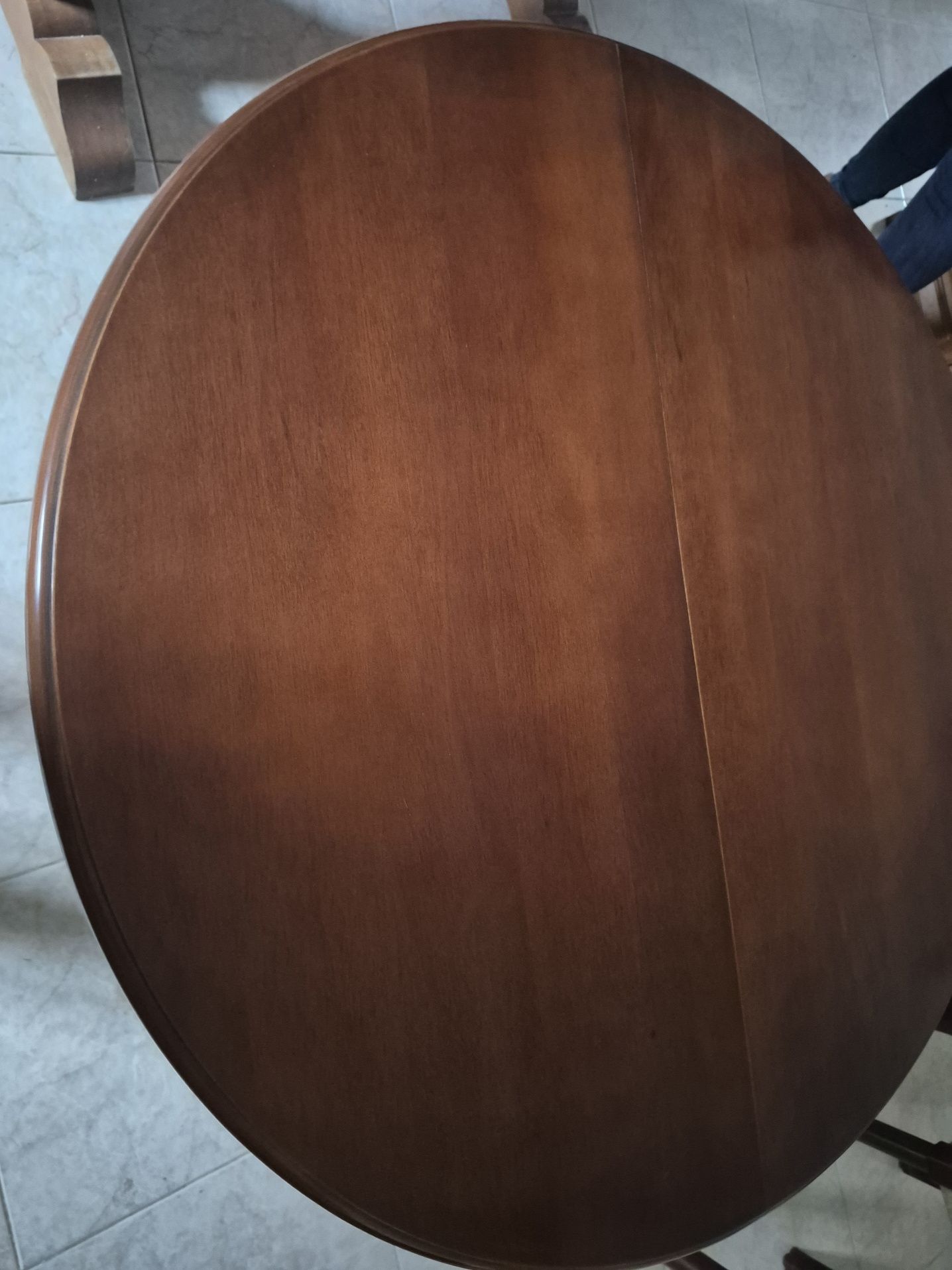 Mesa extensível de madeira