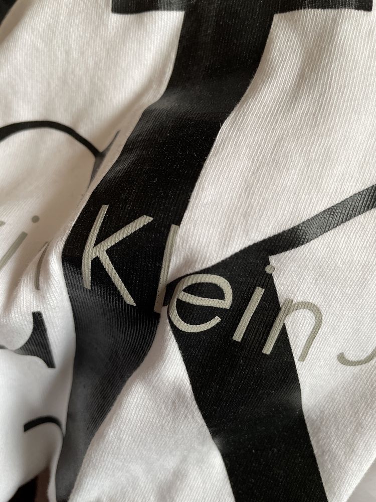 Biały t-shirt marki Calvin Klein jeans w rozmiarze XS 34 materiał pod