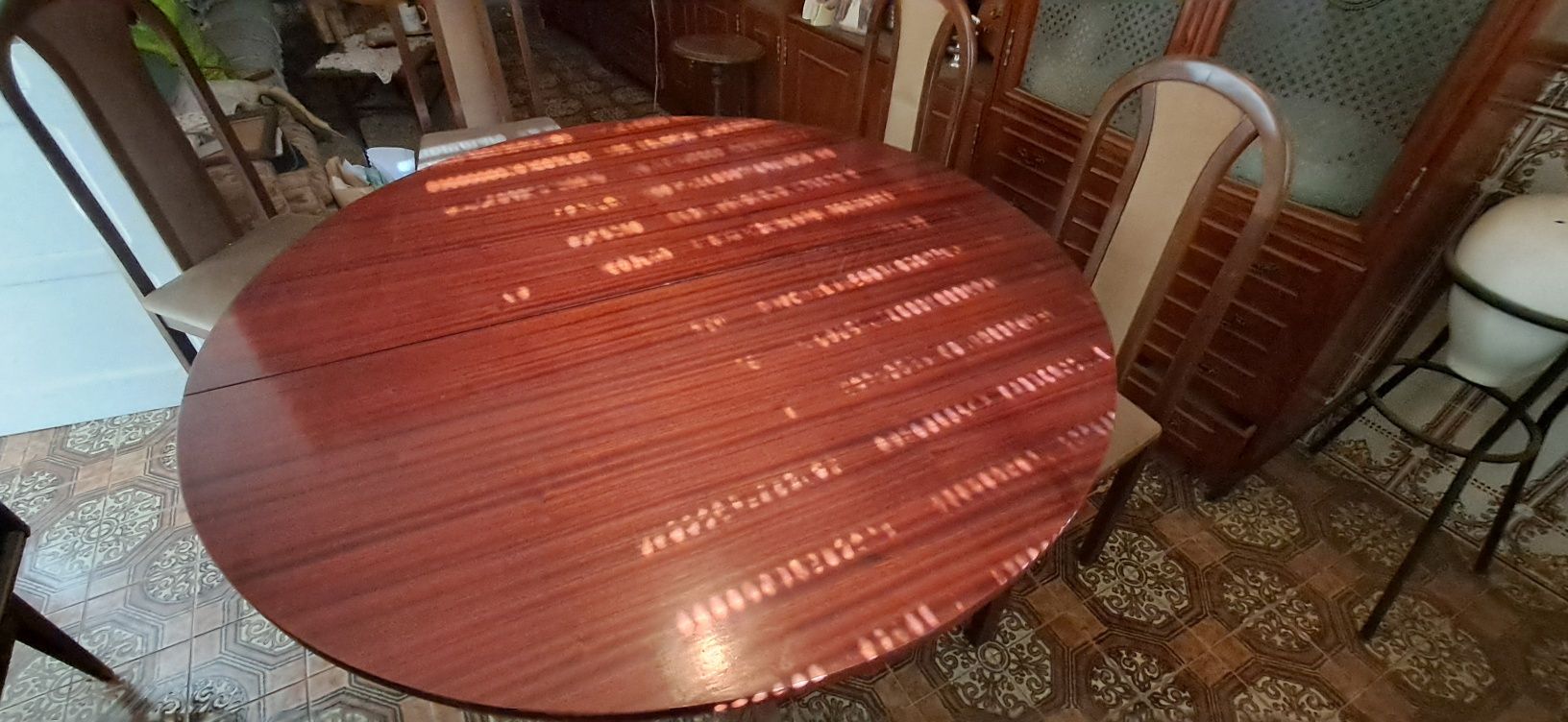 Mesa de sala com 6 cadeiras