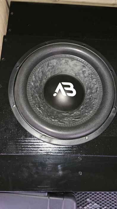 Короб на 2 сабвуфера 12 дюймов. Уселитель.