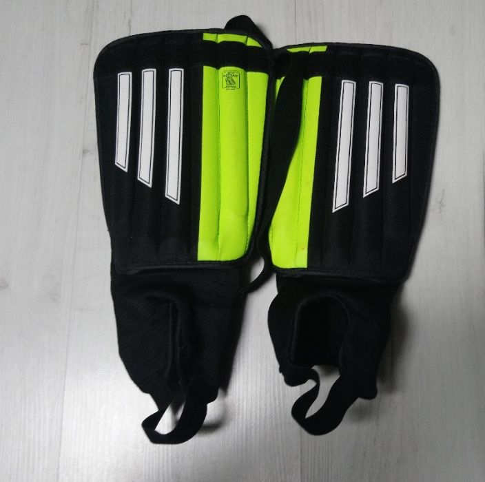 Piłkarskie ochraniacze na łydki piszczel Adidas XL ochraniacz