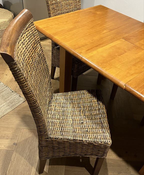 Mesa extensivel em pinho mel+ 4 cadeiras em madeira e verga