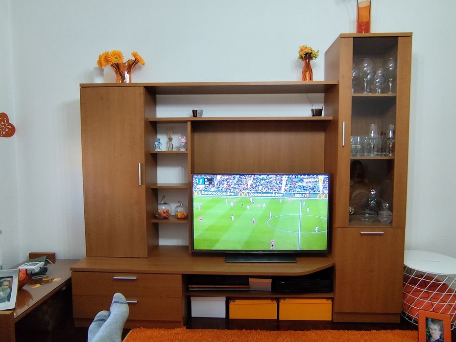 Móvel e mesa de sala, ( cinema )