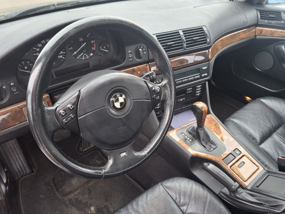 Bmw 5.         E39