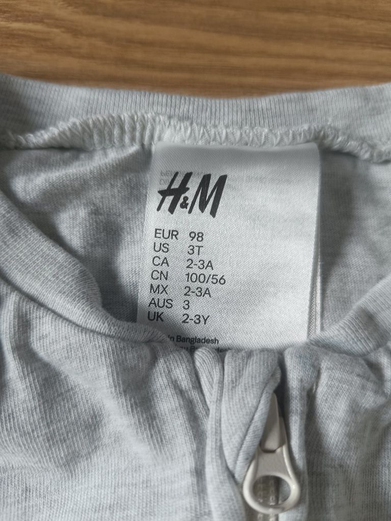 Pajac pajacyk bawełniany chłopięcy ze stopami na zamek H&M 98