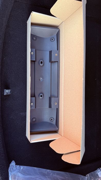 Подіум європейськи номер Tesla 3 Highland