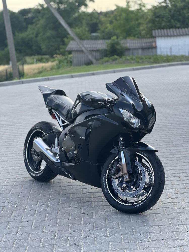 Honda cbr 1000rr fireblade