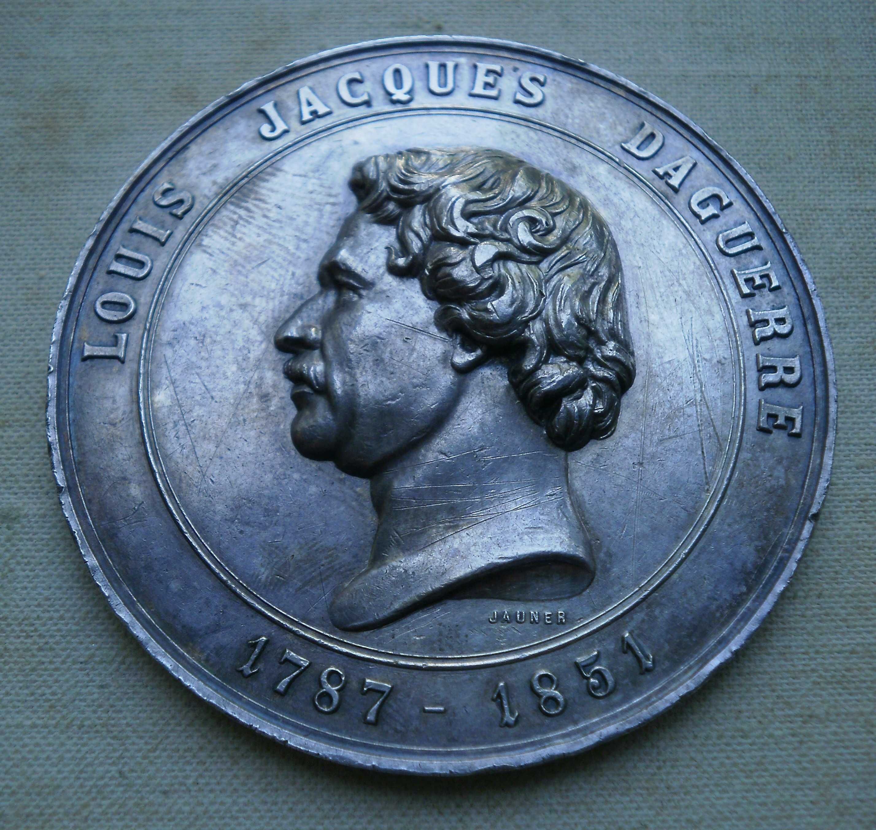 Настольная серебряная медаль Louis Jacques Daguerre