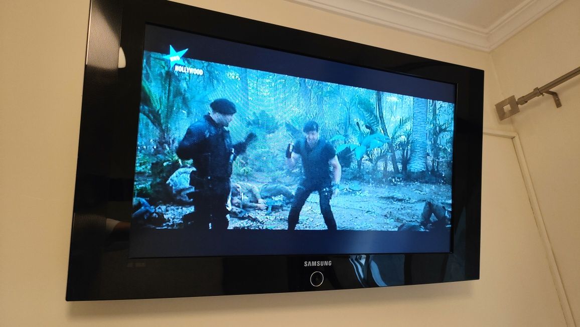 TV Samsung 32" com comando