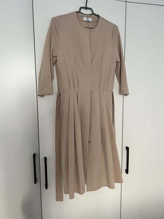 Плаття з пишною спідницею