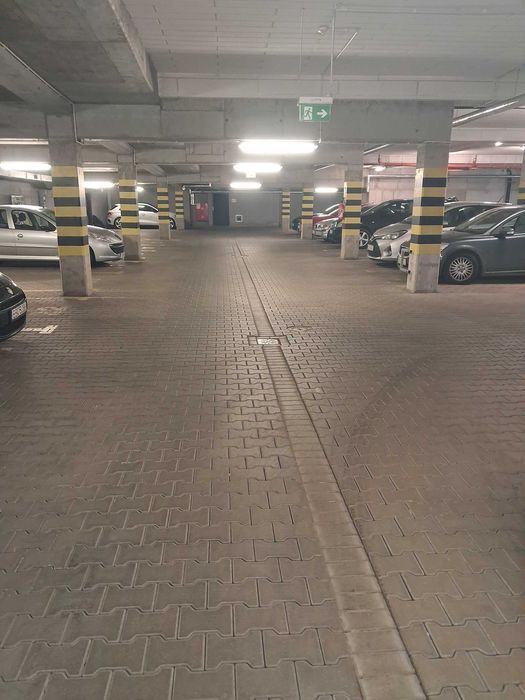 Na wynajem miejsce postojowe na osiedlu  Marina