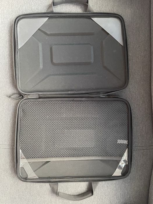 Etui pancerne Urban Armor Gear UAG Medium Sleeve Laptop 13", czarne