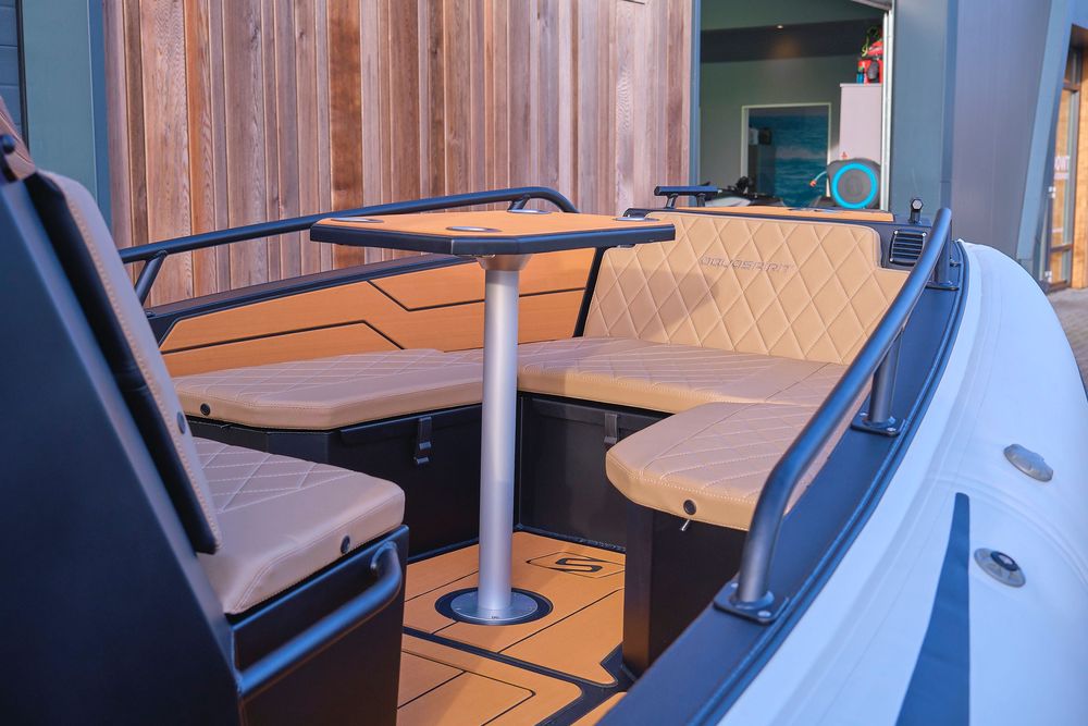 Łódź motorowa Spirit S585 CC –Nowoczesna, Przestronna i Wszechstronna!