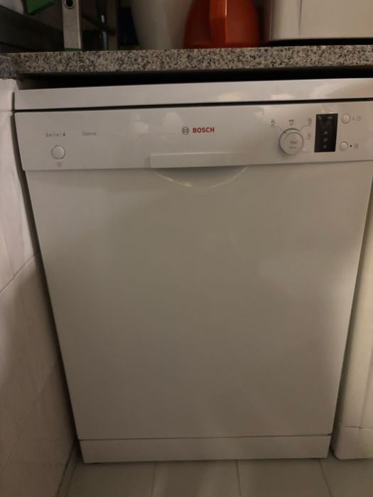 Máquina de Lavar Loiça Bosch Serie 4 Silence – Excelente Estado