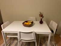 Mesa e cadeiras IKEA