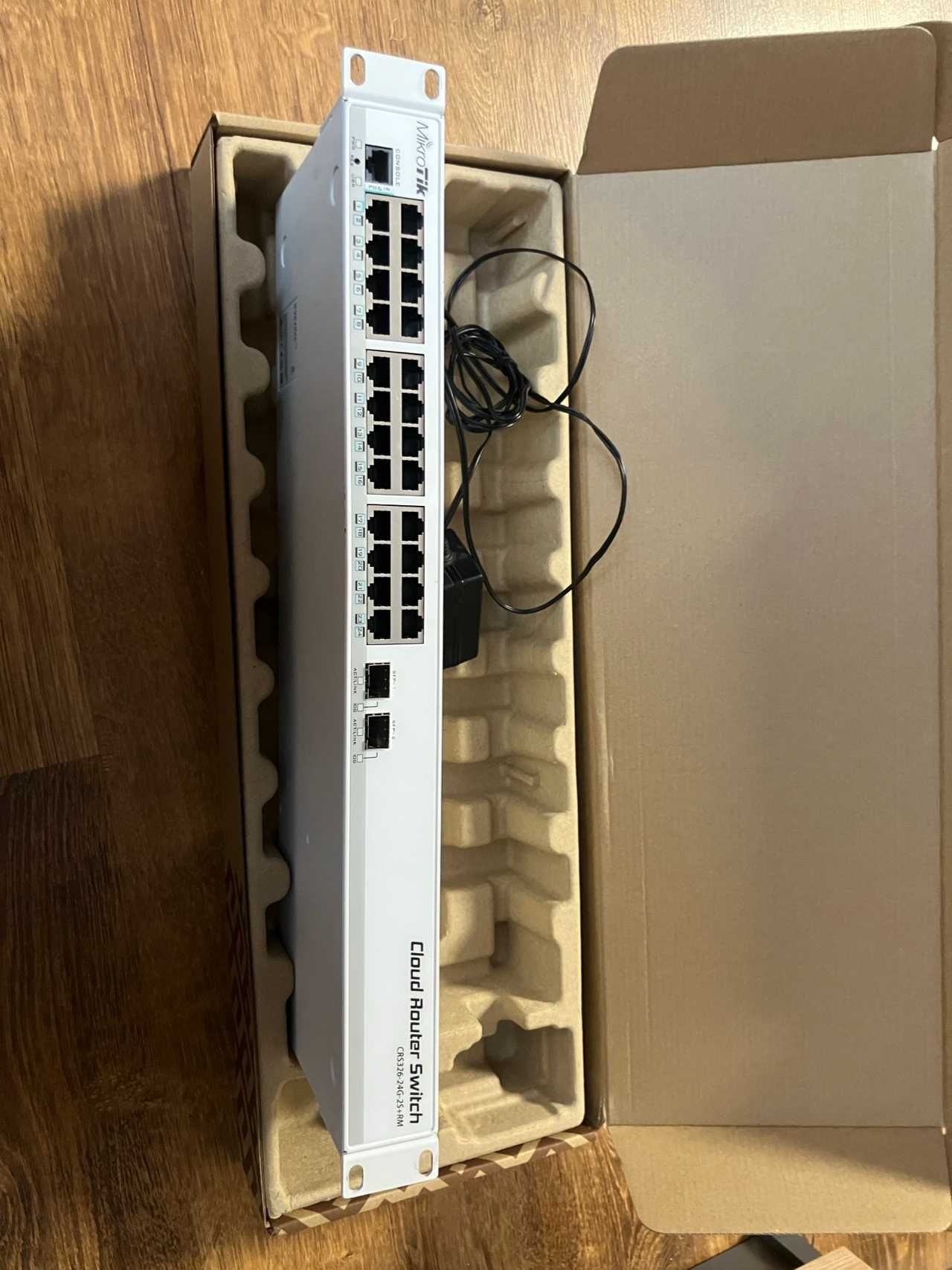 Switch MikroTik CRS326-24G-2S+RM