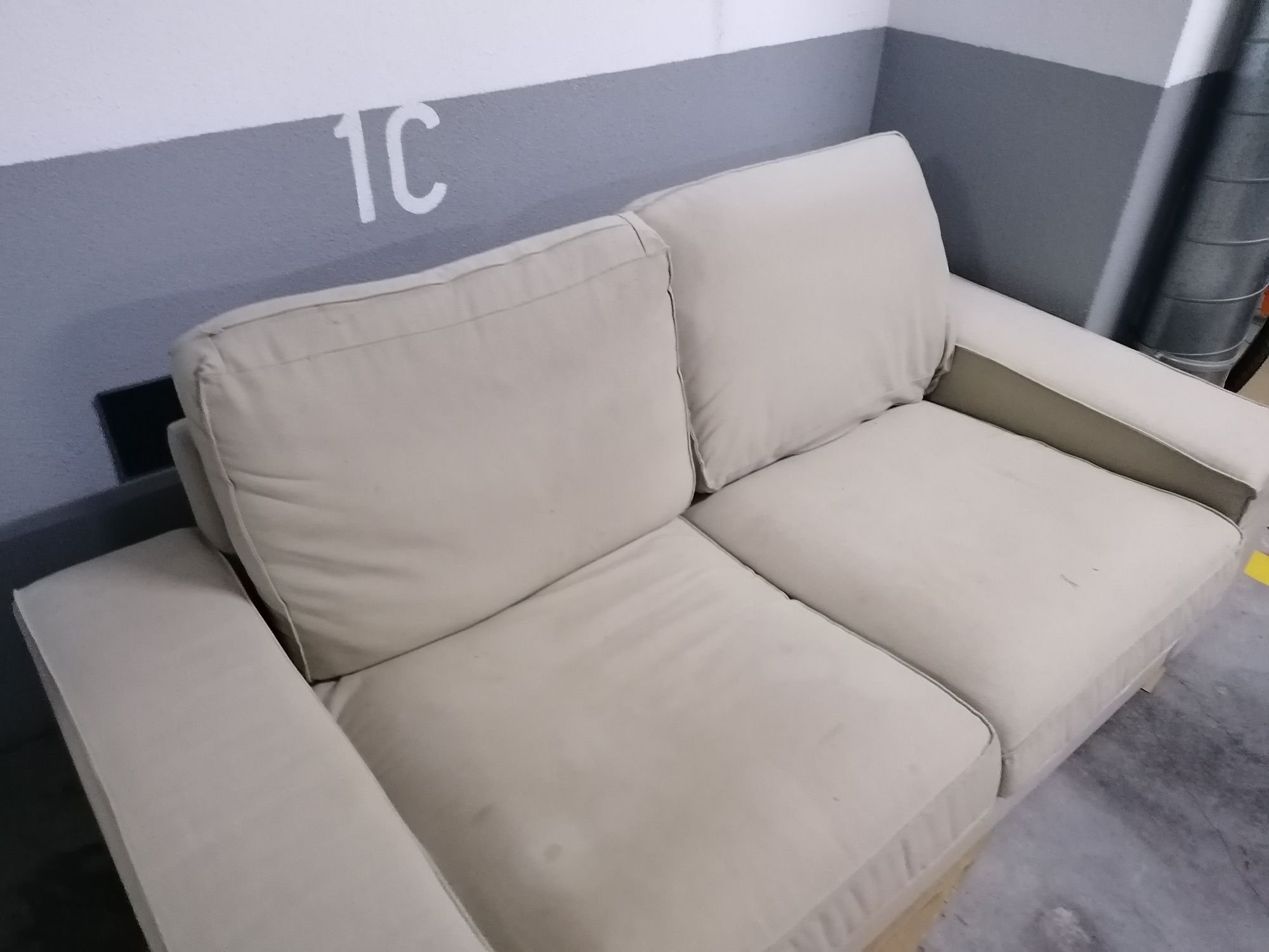 Sofá 2 lugares IKEA Kivik