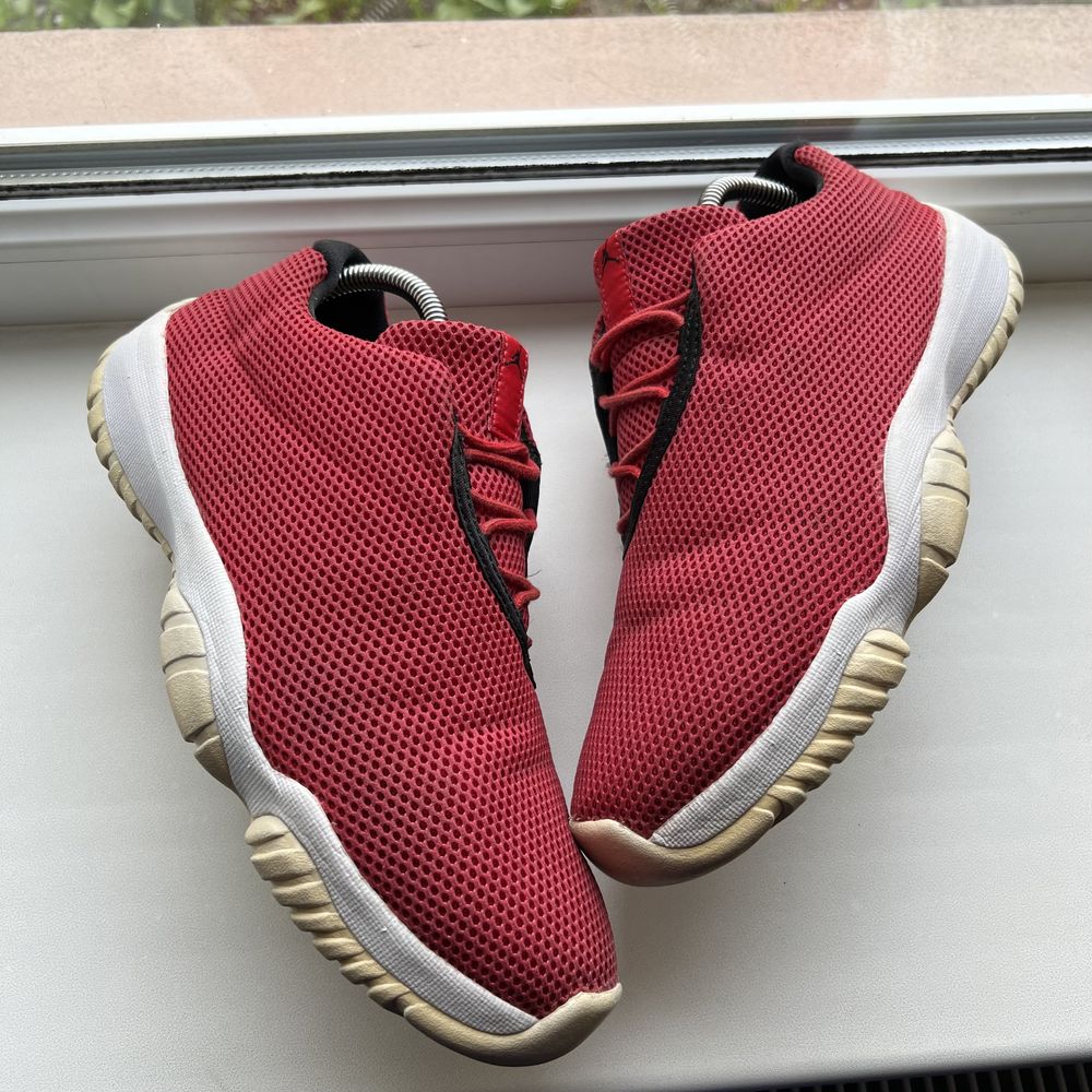 Jordan Future Low University Red