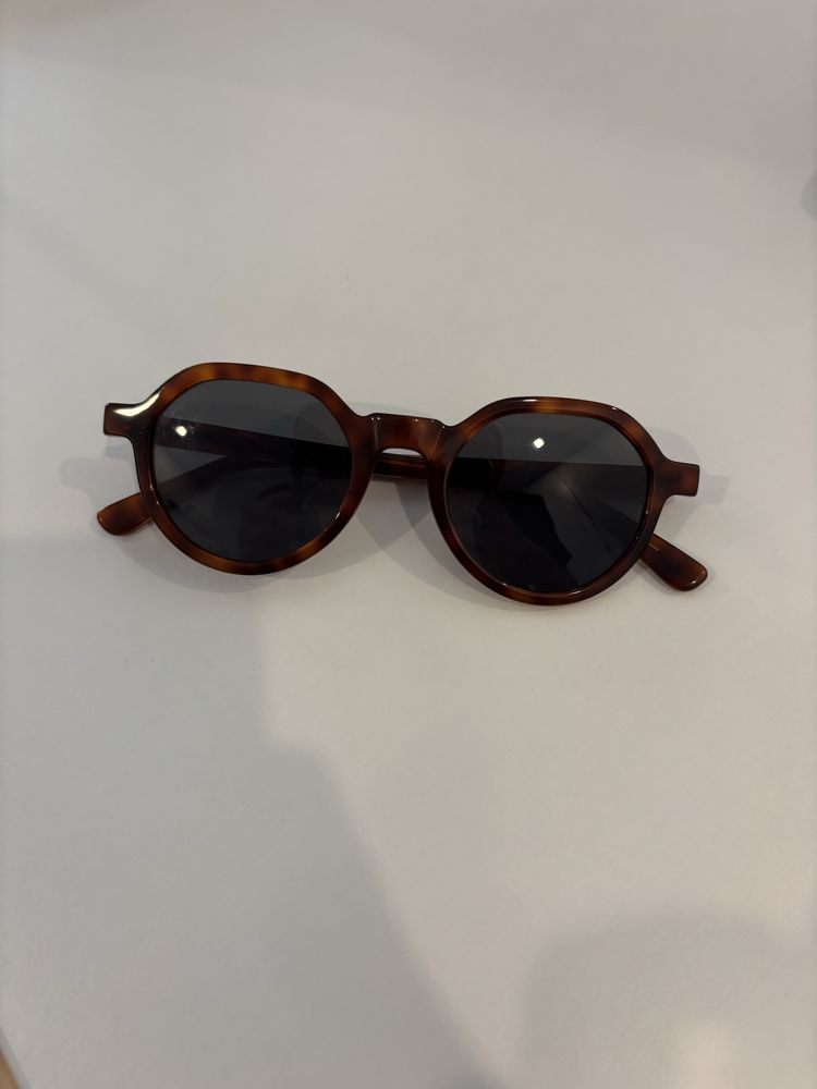 Oculos waiting for the sun