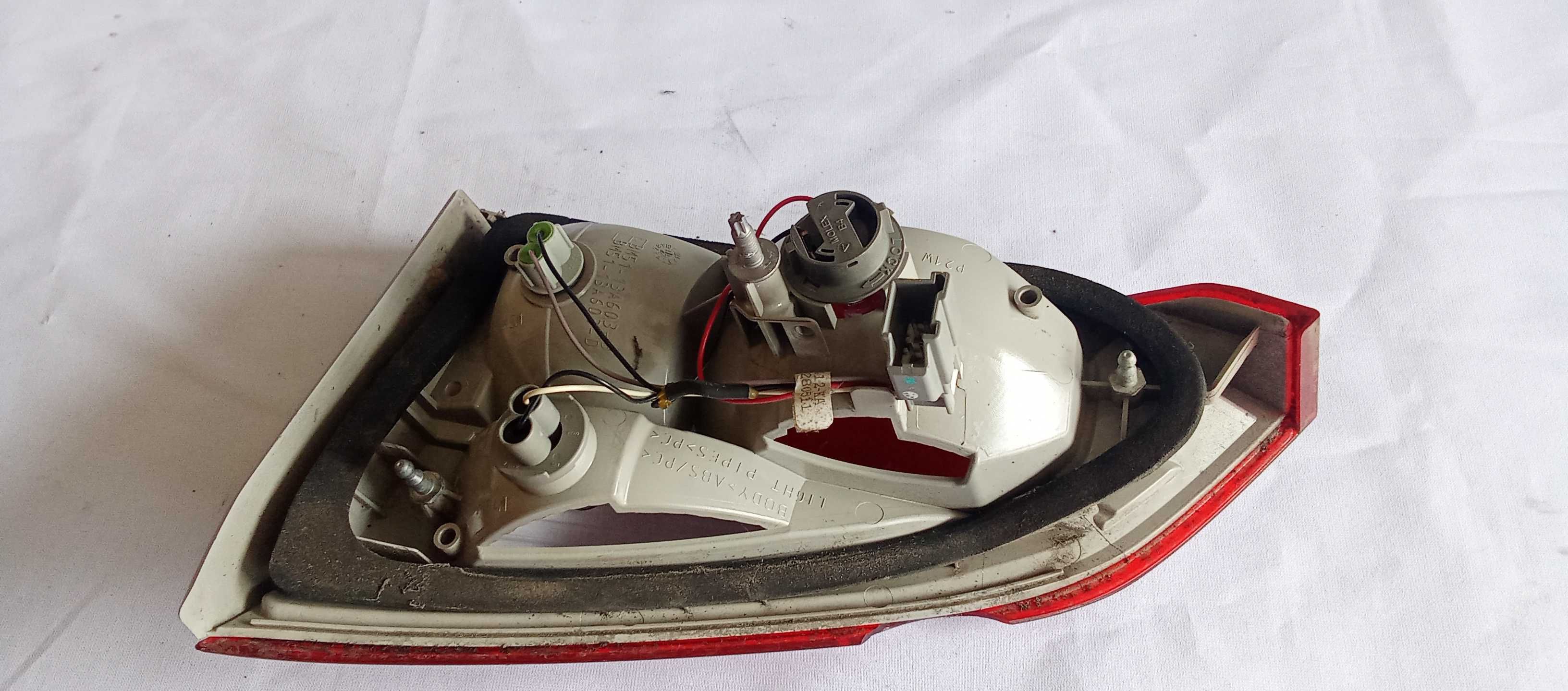 Lampa tył tylnia lewa Ford Focus MK3 kombi w klapę lampa tył