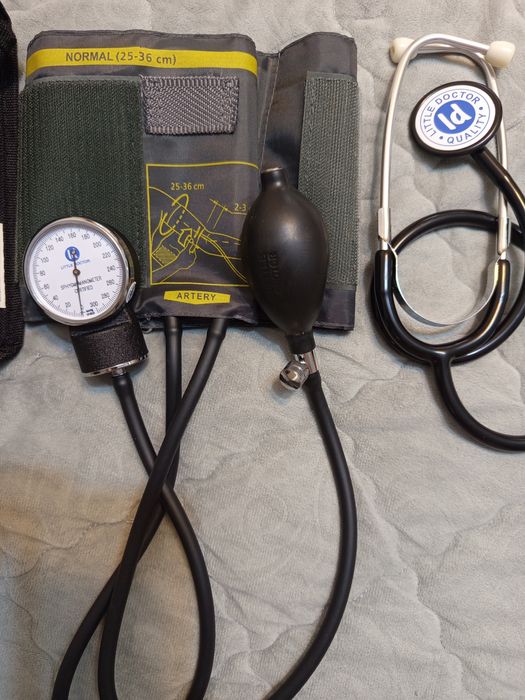 Продам механічний тонометр Little Doctor .