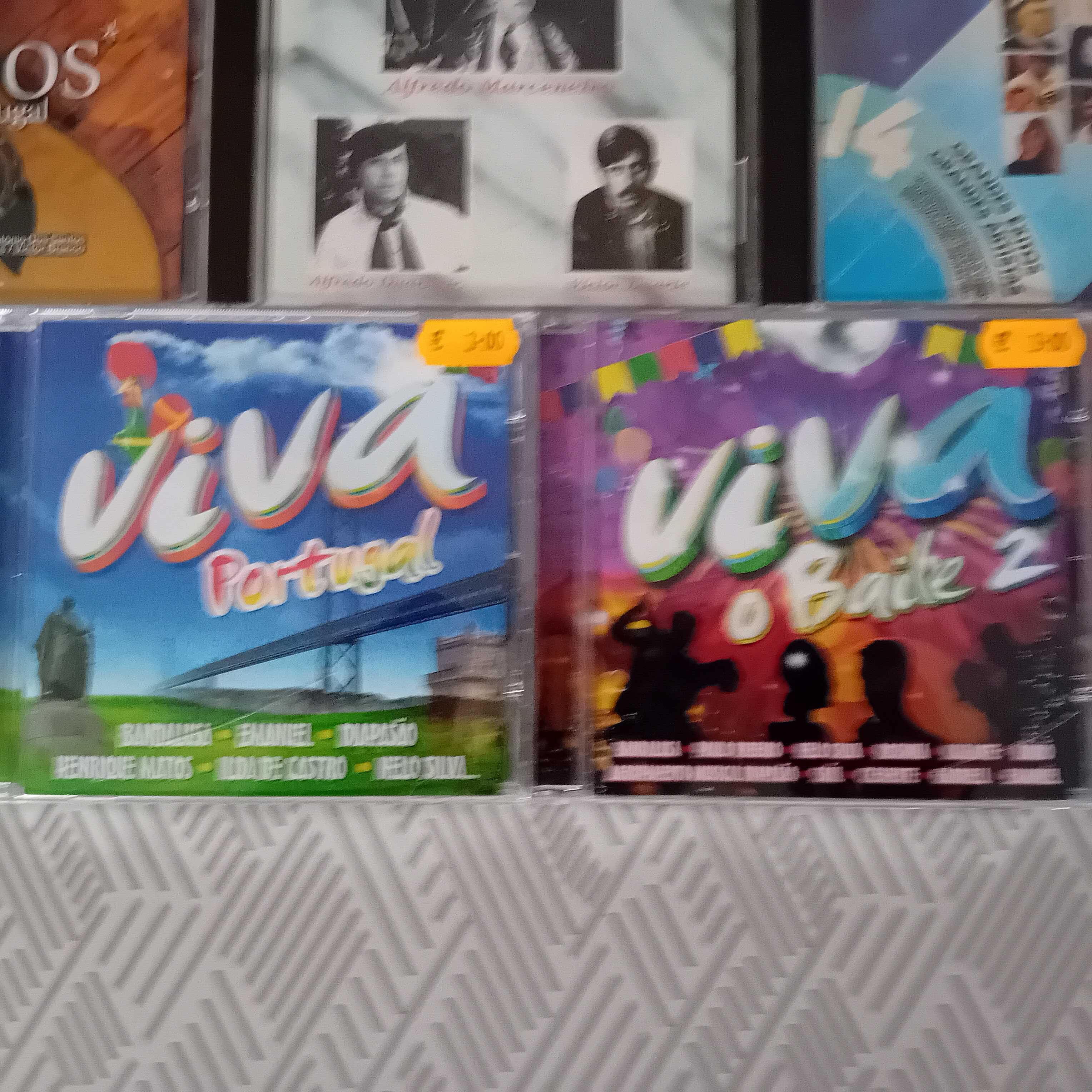 Música em Cd Colectâneas de Fado e Bailes Populares.
