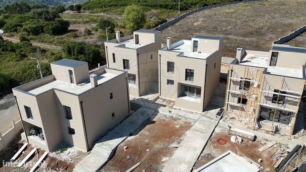 Moradia T4 para venda