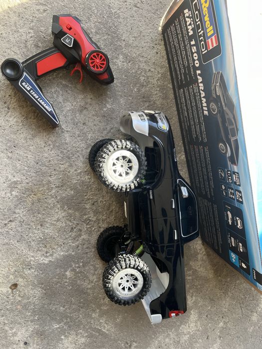 Revell control ram 1500 zdalnie sterowane auto