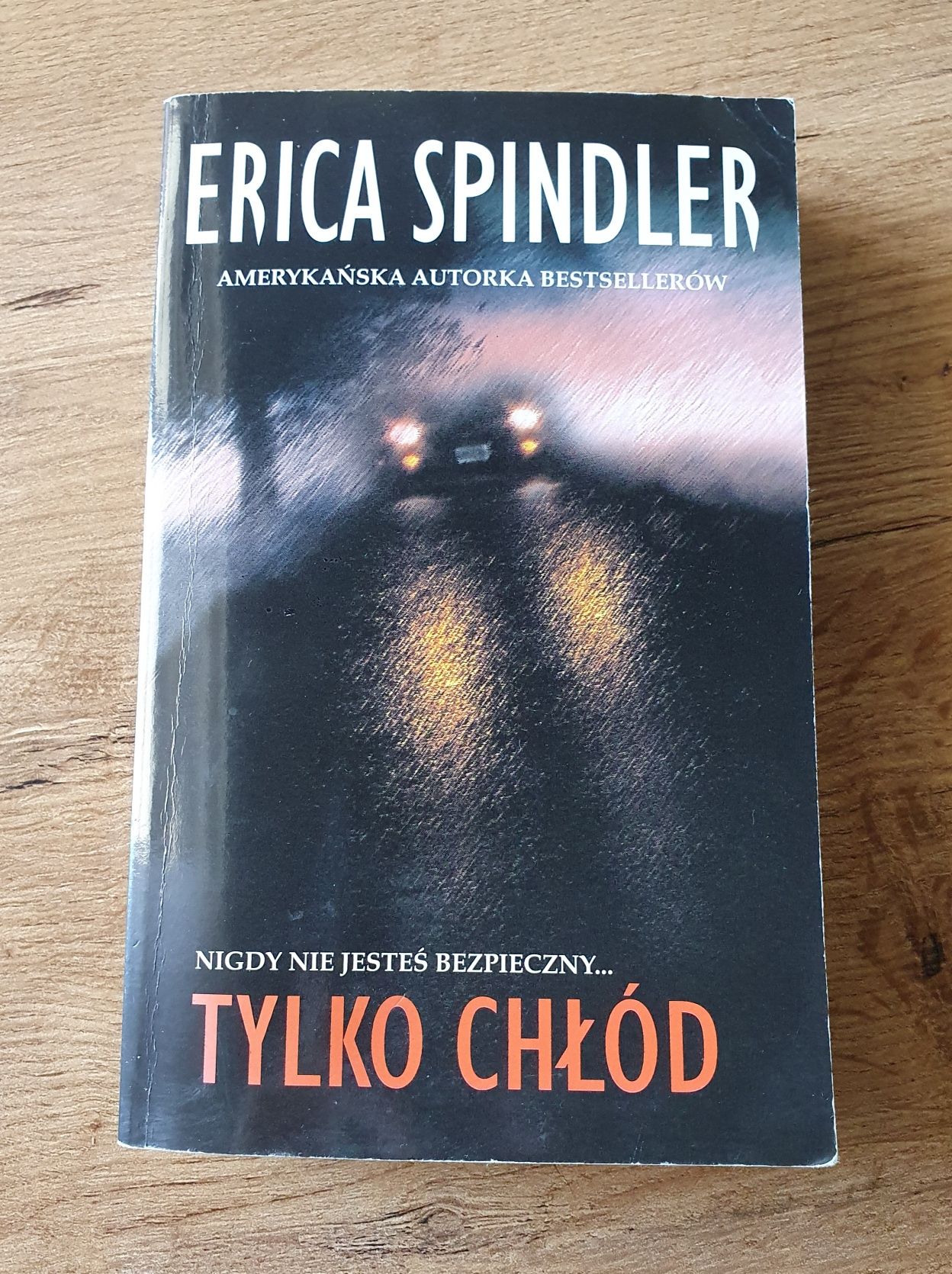 Książka pt "Tylko Chłód" Erica Spindlera.