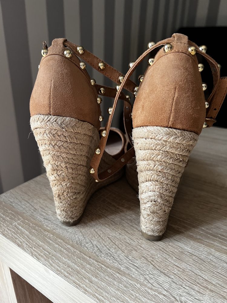 Brązowe espadryle na koturnie DeeZee r. 37