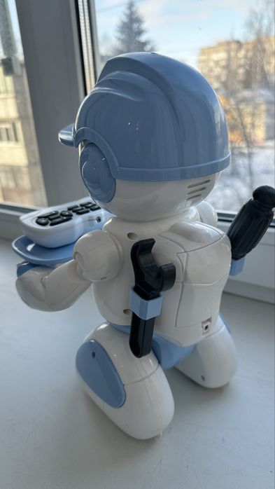 Робот на пульті керування Stem