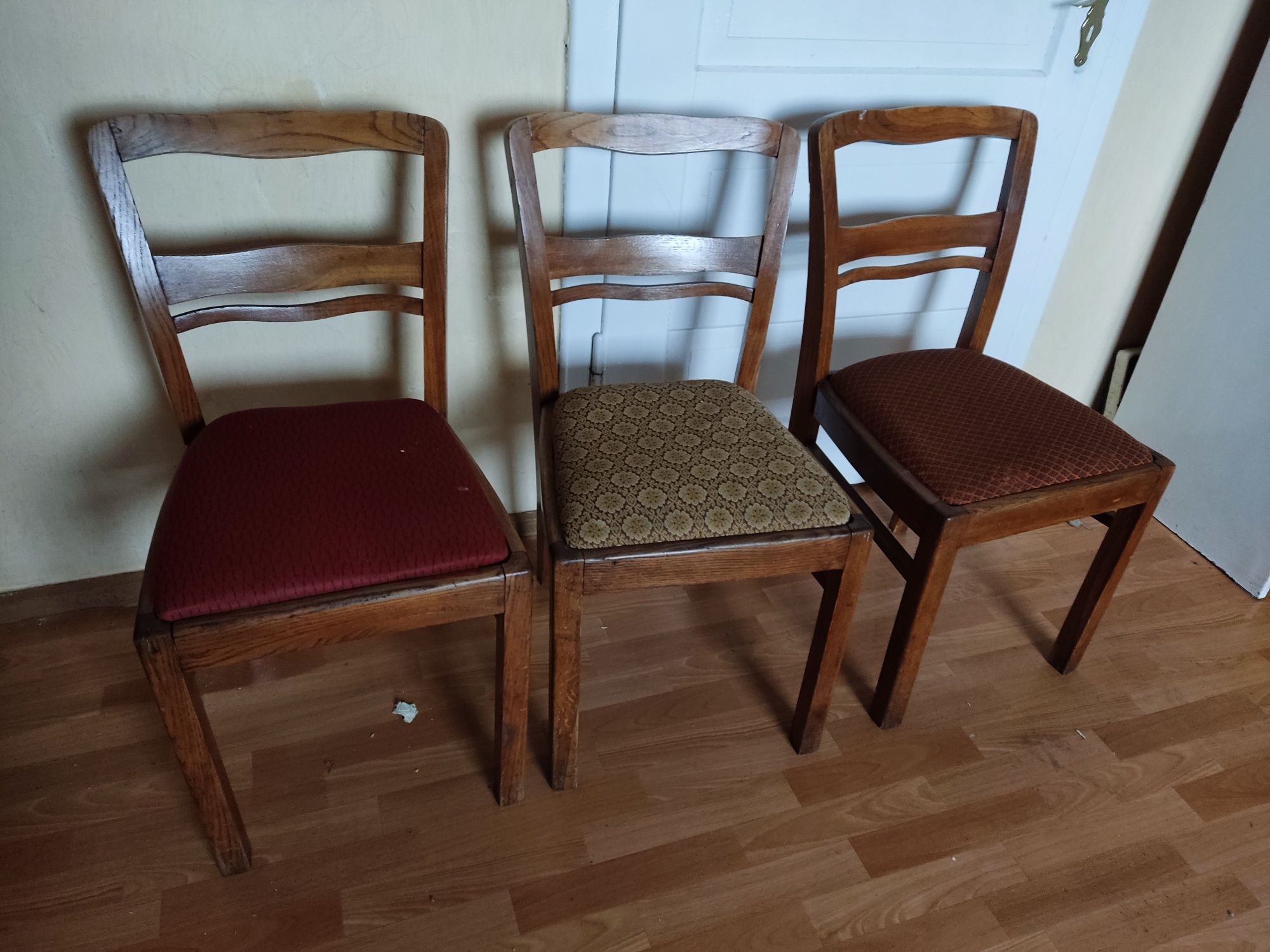 Trzy Krzesła stare vintage antyk