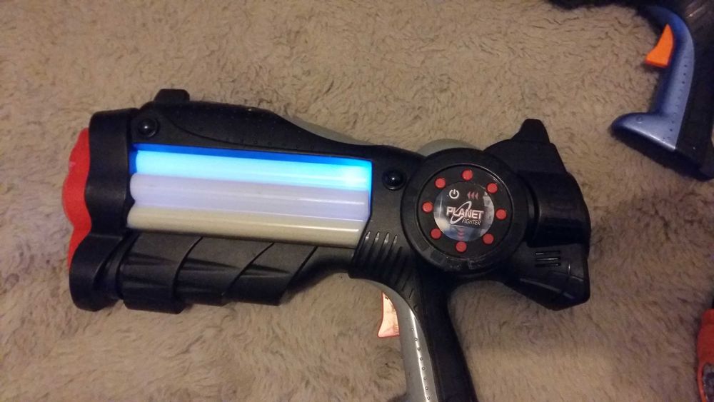 Pistolety Laserowe Planet  i Galaxy Fighter   #