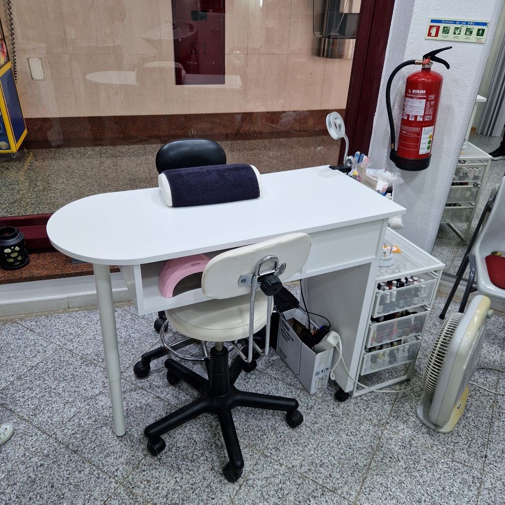 Aluguer Mesa de Manicure
