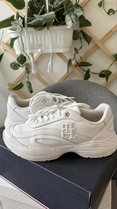 Шкіряні білі кросівки Tommy Hilfiger