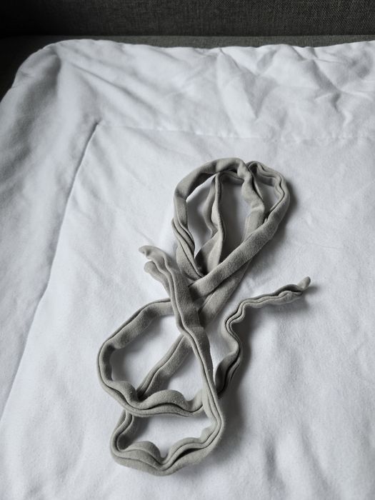 Rożek niemowlęcy biały z szarym pasem Roger Publishing Mamaginekolog