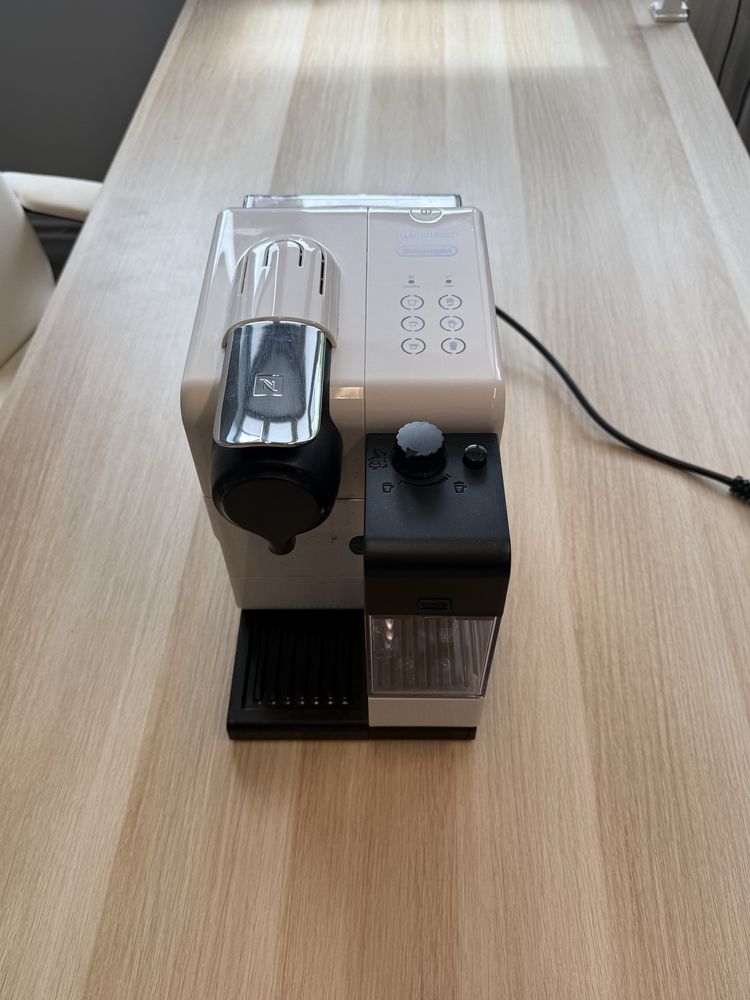 Ekspres delonghi nespresso