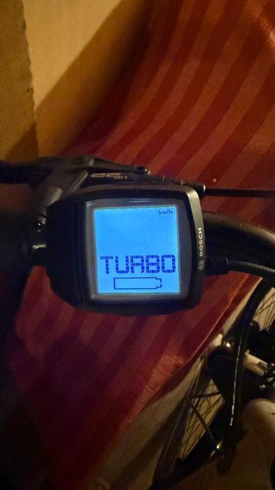 Електровелосипед Triumph Bosch + зарядний пристрій 36-4 без ключа.