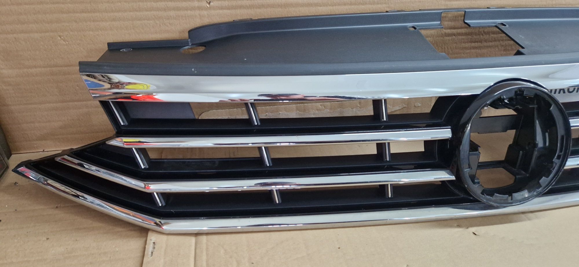 Grill atrapa zderzaka przod Vw Passat b8 lift r-line