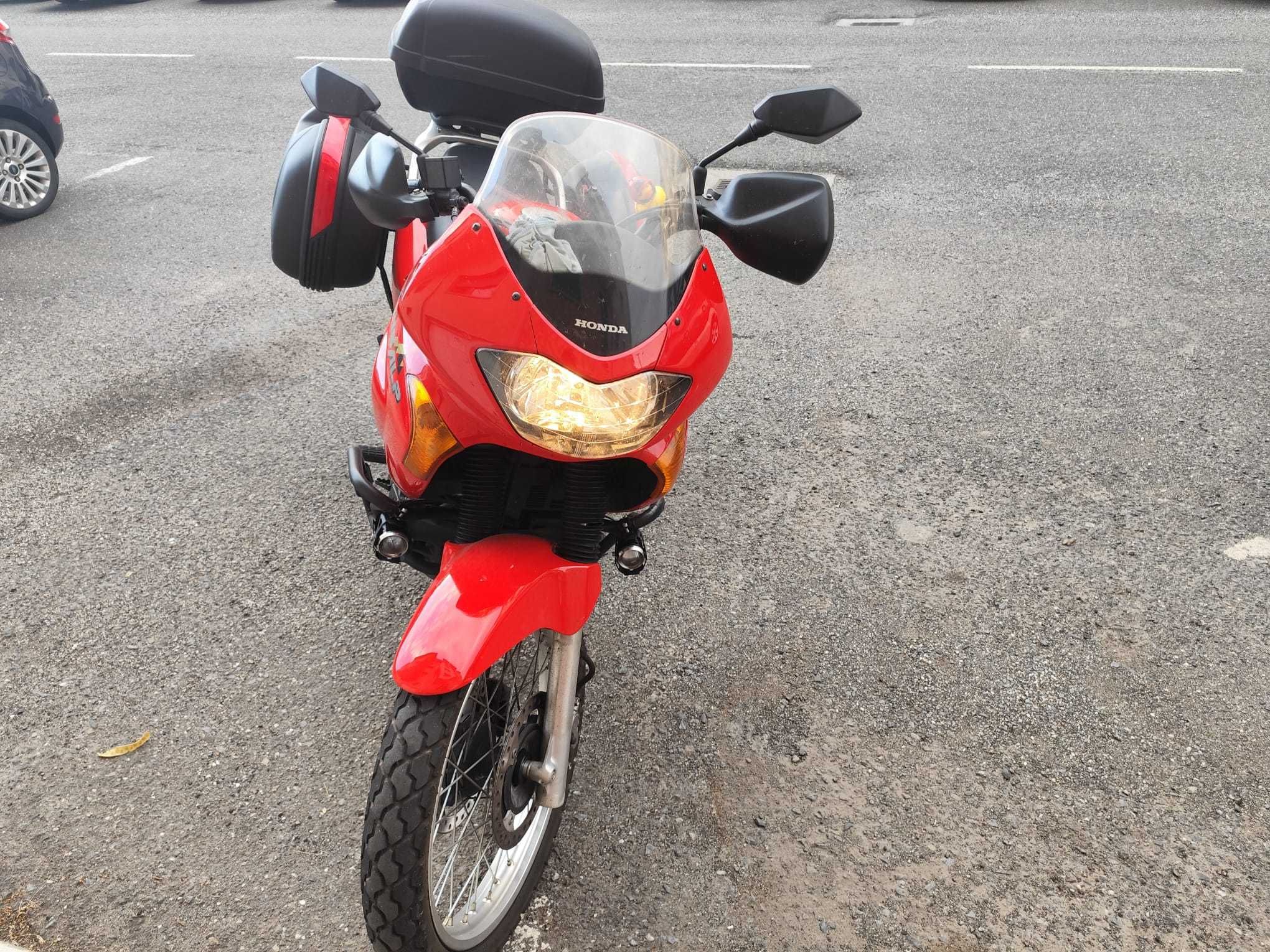 Vende se mota praticamente nova