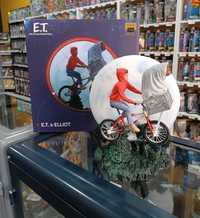 Estátua E.T. e Elliot
