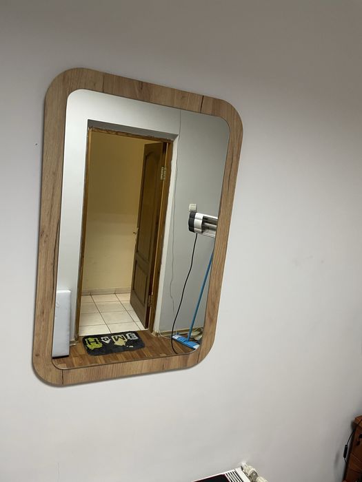 Продаю зеркало. Основание 60*90, зеркало 55*85см.