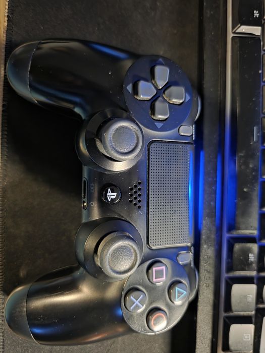 Sprzedam PS 4 Pro 1.tb Plus 13 Gier