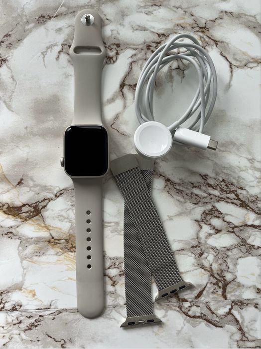 APPLE Watch SE 2024 GPS 40mm Starlight Alum Starlight