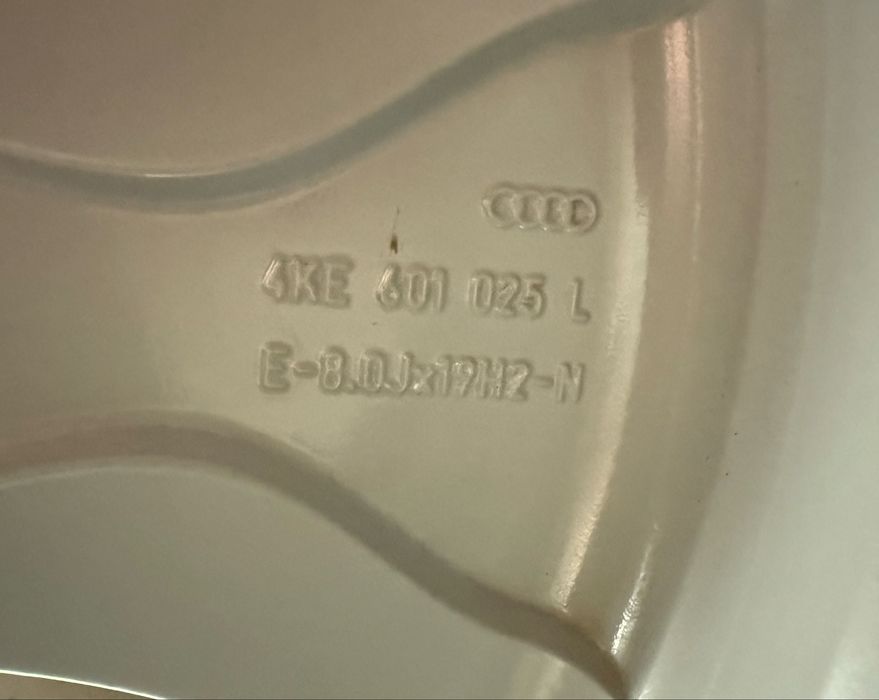 Продам диски із новою резиною на AUDI E-TRON