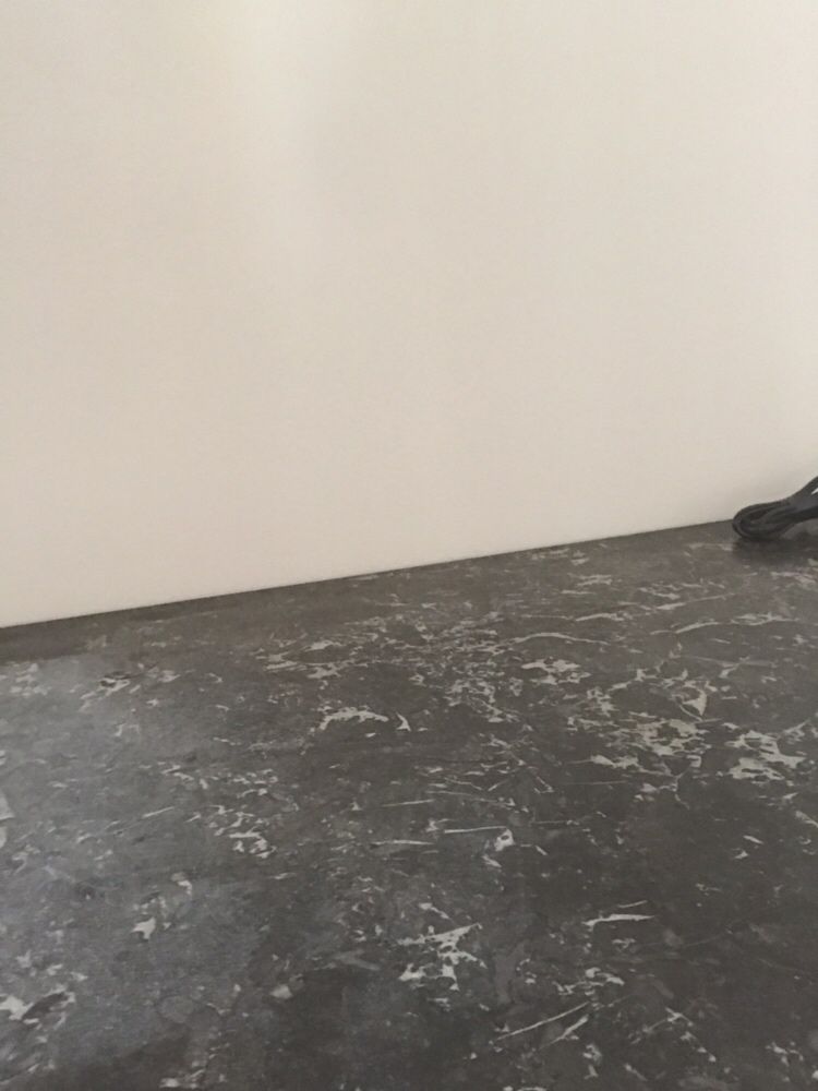 Comoda raiz de MOGNO e tampo mármore